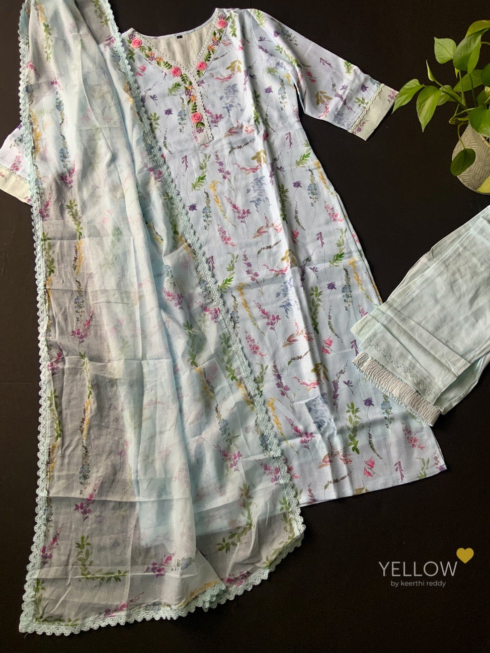 FERNS AND PETALS 🌿 - PASTEL BLUE