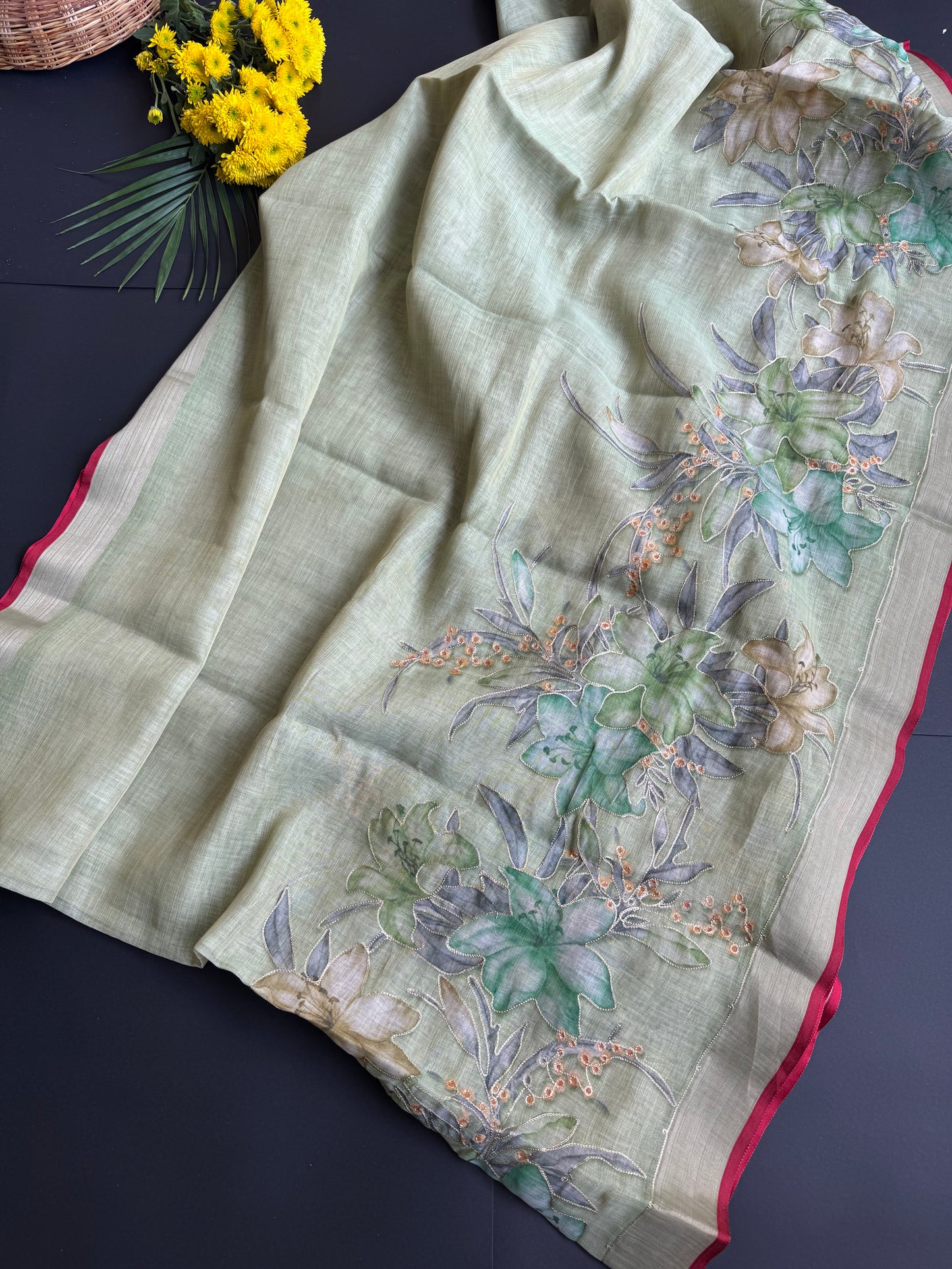 LINEN SAREE WITH FLORALS