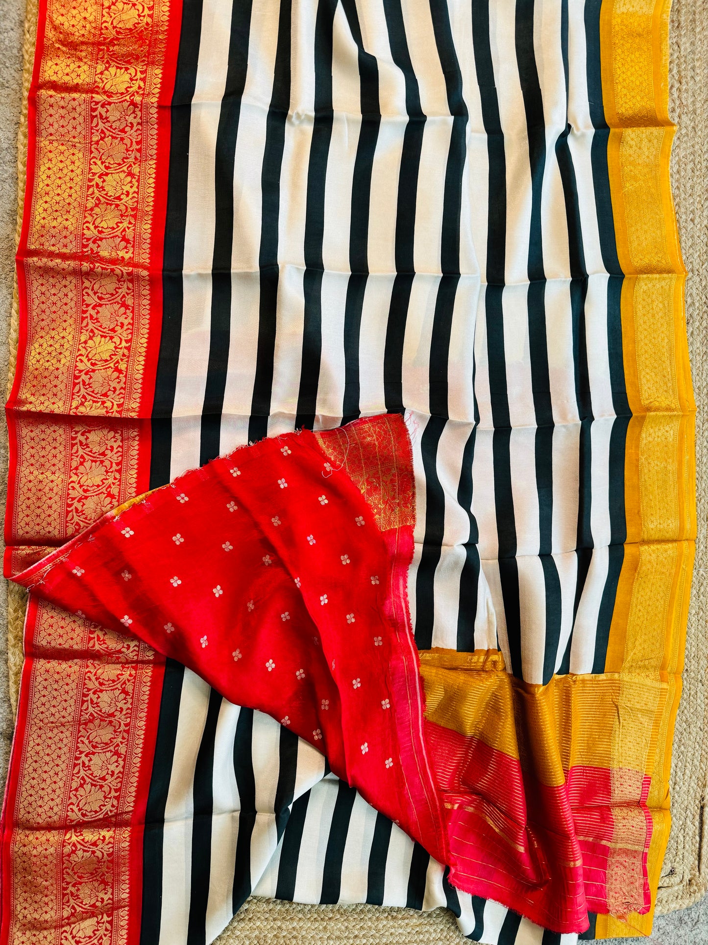 STRIPES AND COLORS - RED