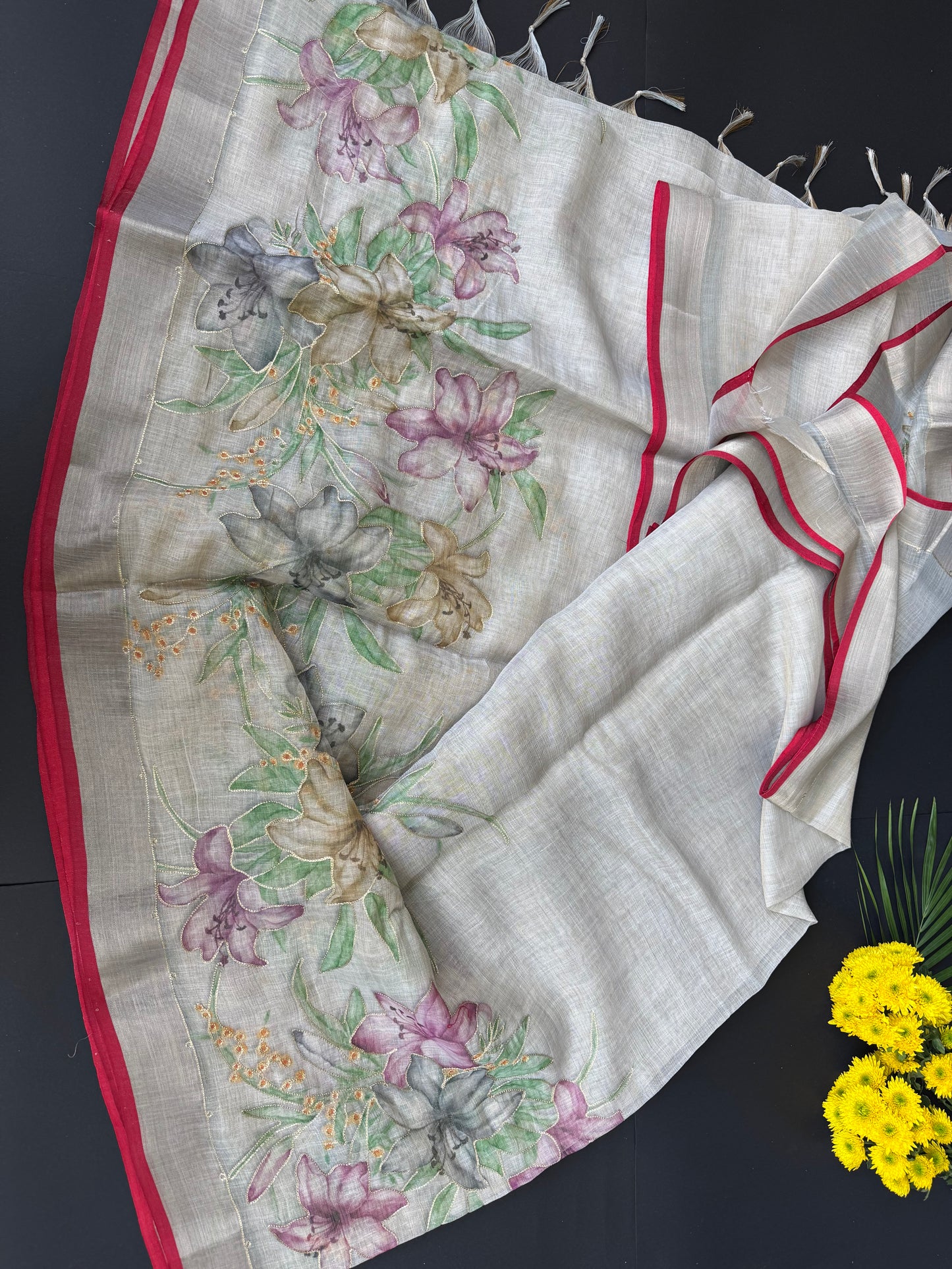 LINEN SAREE WITH FLORALS