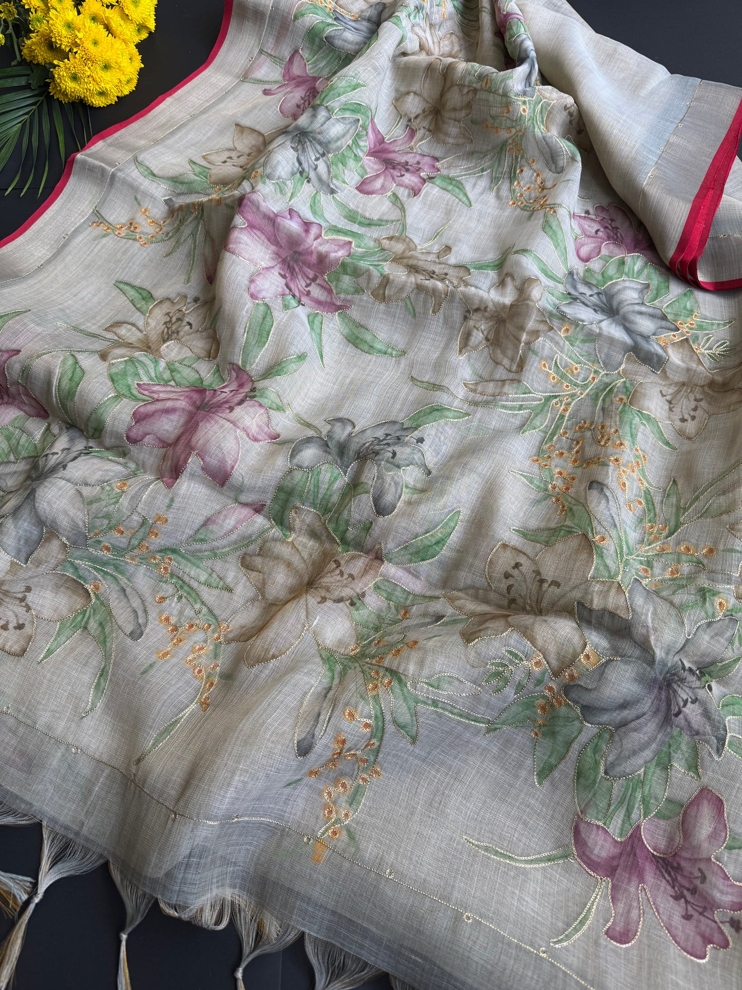 LINEN SAREE WITH FLORALS