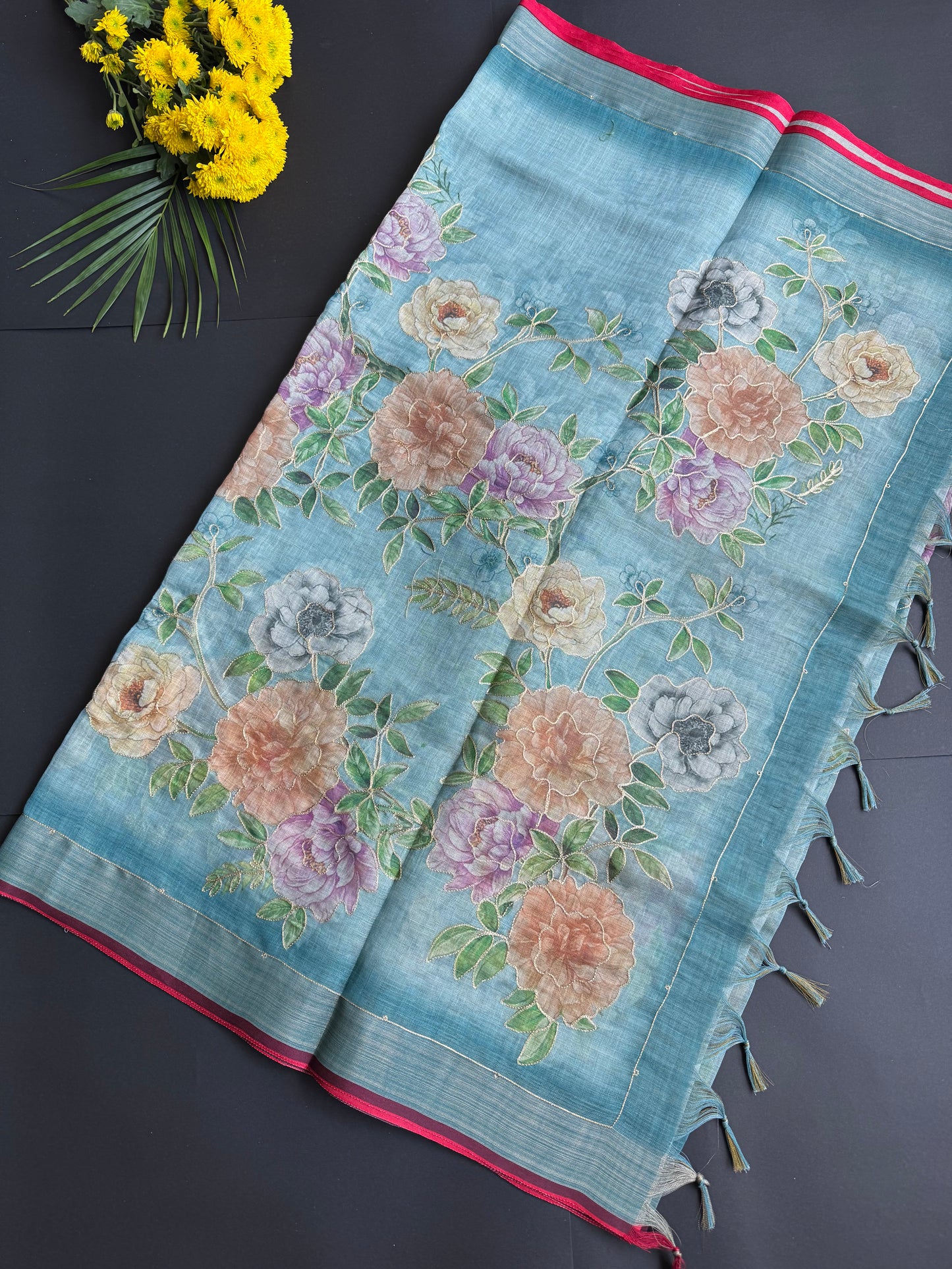 LINEN SAREE WITH FLORALS