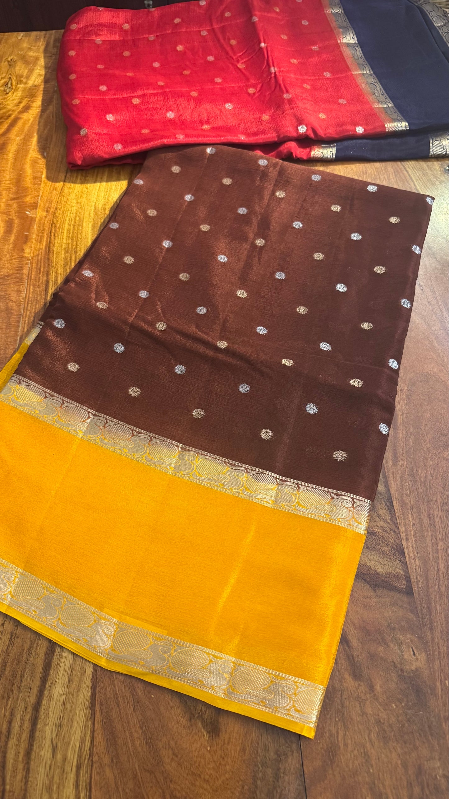 CRAPE SAREES WITH VINTAGE BORDERS