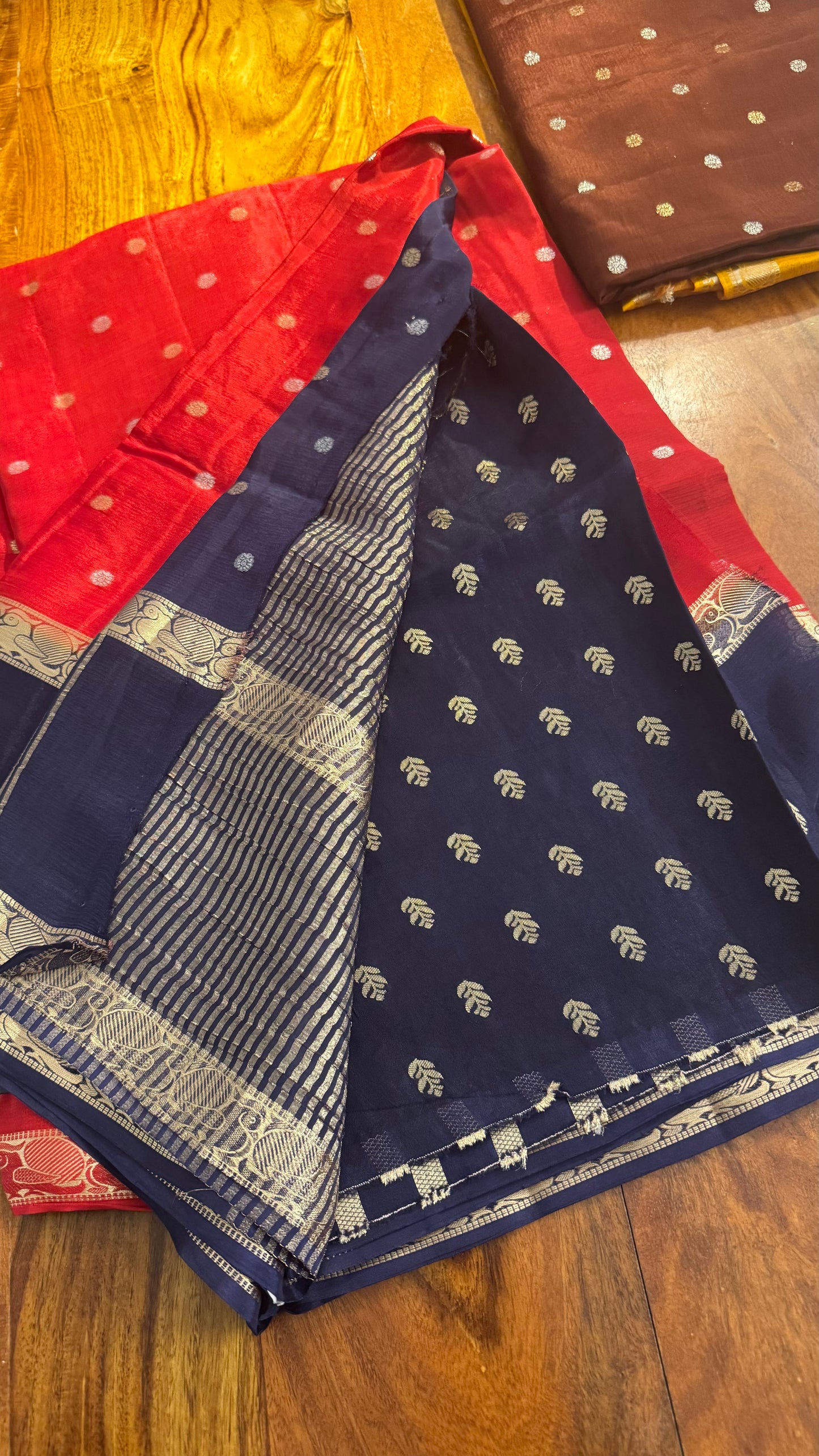 CRAPE SAREES WITH VINTAGE BORDERS