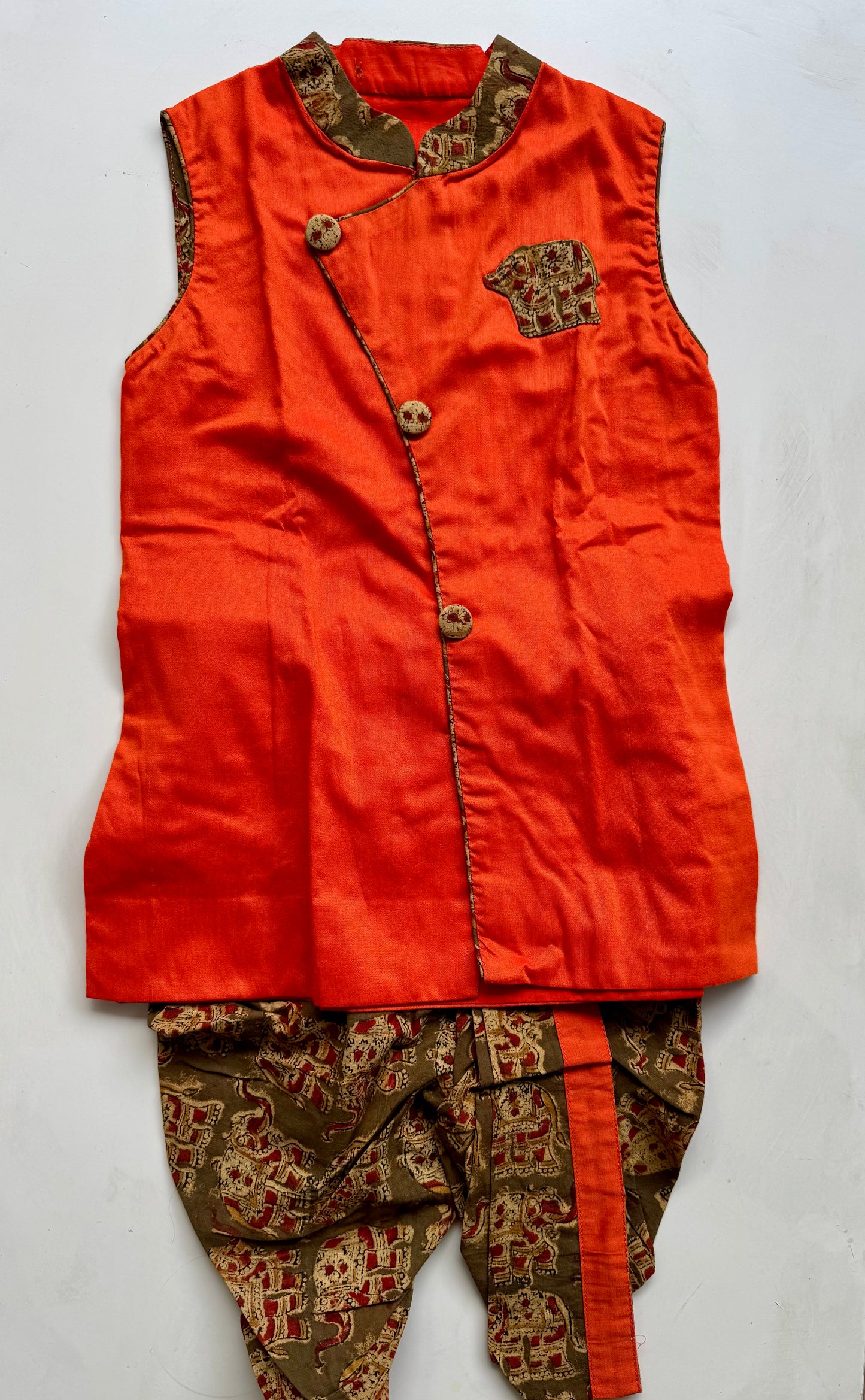 SLEEVELESS ANGRAKHA STYLE KURTA WITH KALAMKARI DHOTI